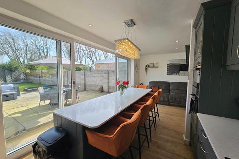 2 bedroom property for sale, St Johns Drive, Newton, Porthcawl, CF36