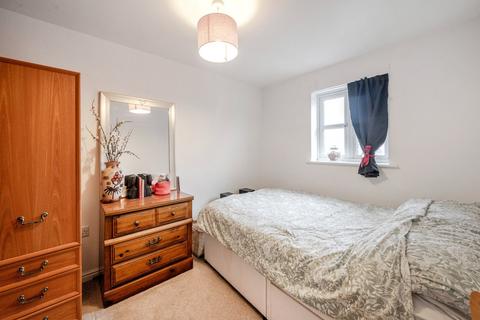 2 bedroom semi-detached house to rent, Persimmon Gardens, Gloucestershire GL51