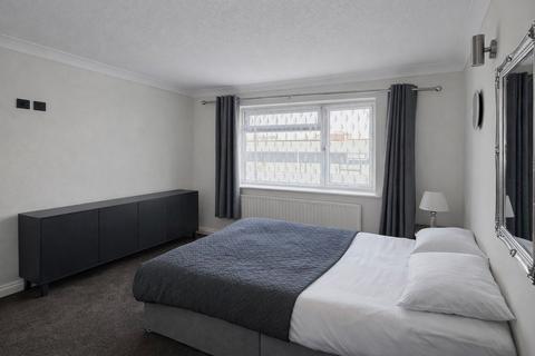 undefined, Isleworth TW7