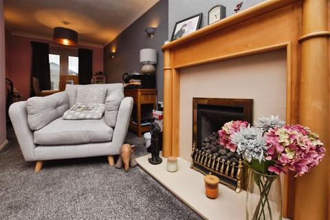 3 bedroom end of terrace house for sale, Stanley Avenue, Hornsea HU18