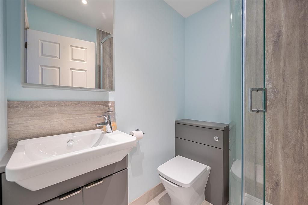 Drovers Ensuite.jpg
