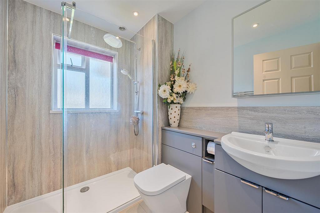 Drovers Shower Room.jpg