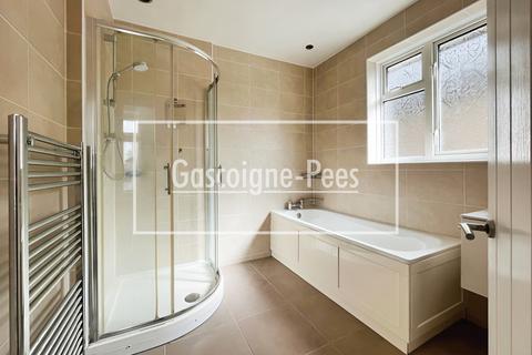 4 bedroom detached house to rent, Medina Avenue, Esher, KT10