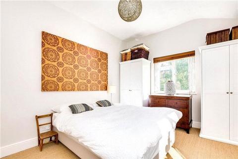 2 bedroom flat to rent, Loris Road, London W6