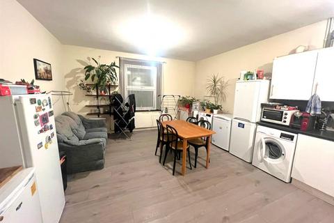 3 bedroom flat to rent, Ealing Road, Wembley