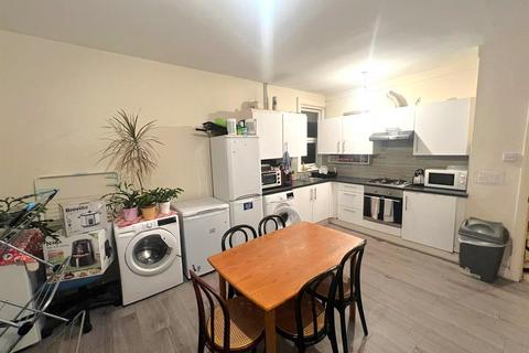 3 bedroom flat to rent, Ealing Road, Wembley