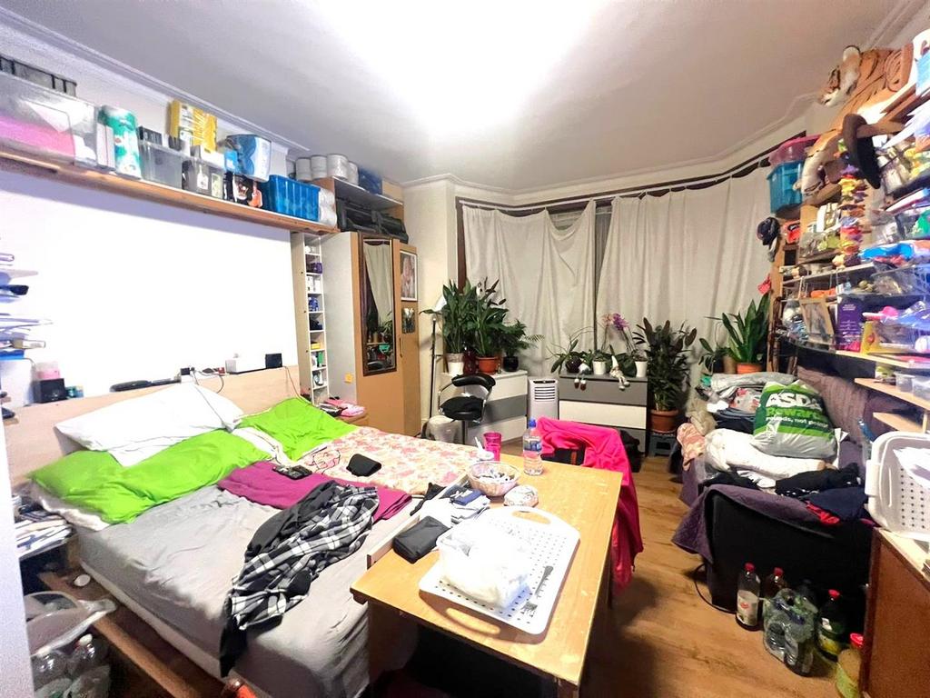 Bedroom.....jpg
