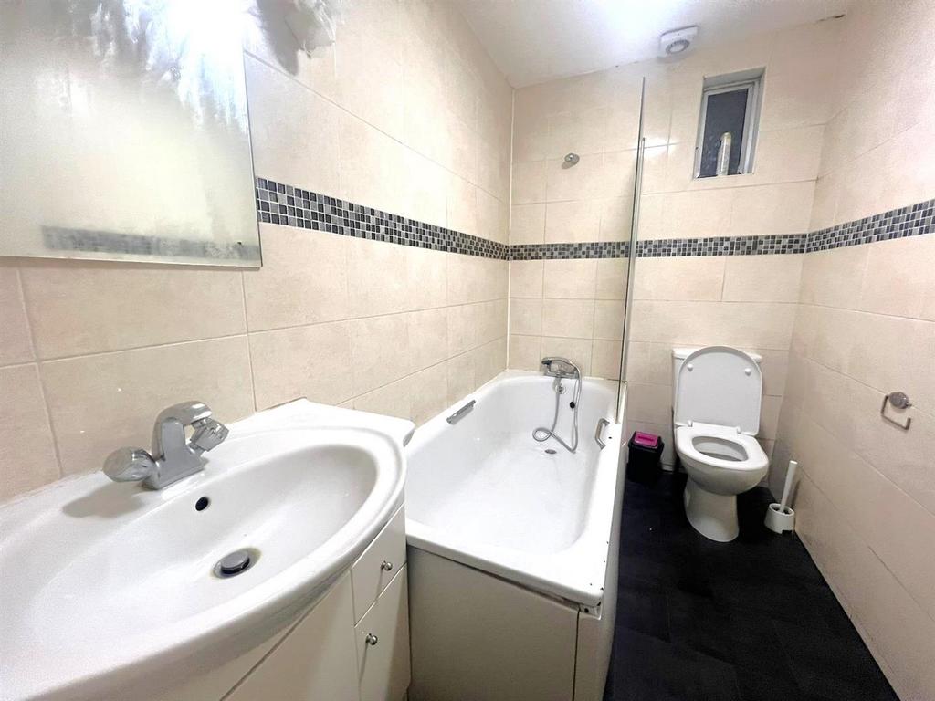 Family Bathroom.jpg