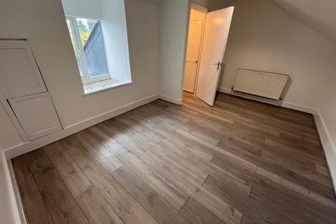 2 bedroom apartment to rent, Grove Park Road, London, N15