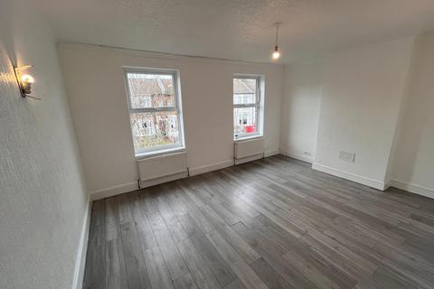 2 bedroom apartment to rent, Grove Park Road, London, N15