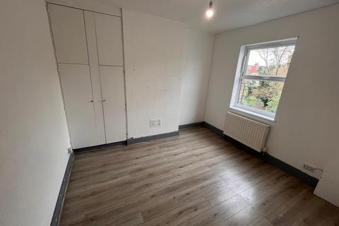 2 bedroom apartment to rent, Grove Park Road, London, N15