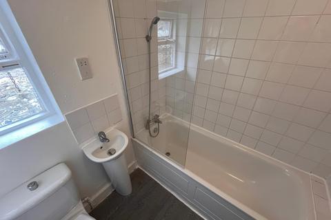 2 bedroom apartment to rent, Grove Park Road, London, N15