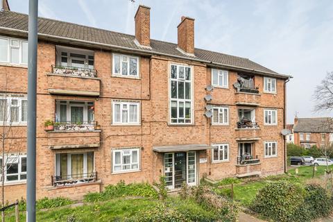 2 bedroom apartment for sale, Cantwell Road, Shooters Hill