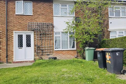 4 bedroom terraced house to rent, Eddiwick Avenue, Houghton Regis LU5