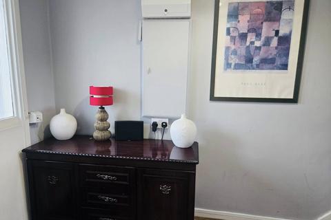 4 bedroom terraced house to rent, Eddiwick Avenue, Houghton Regis LU5