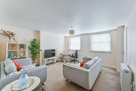2 bedroom flat to rent, Clapham Road, Oval, London, SW9