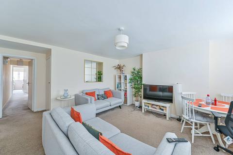 2 bedroom flat to rent, Clapham Road, Oval, London, SW9