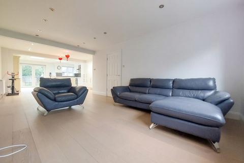 4 bedroom terraced house to rent, Moorlands Avenue, Mill Hill, London, NW7