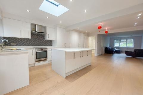 4 bedroom terraced house to rent, Moorlands Avenue, Mill Hill, London, NW7