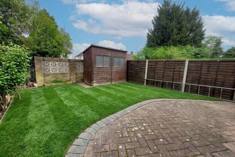 4 bedroom terraced house to rent, Moorlands Avenue, Mill Hill, London, NW7