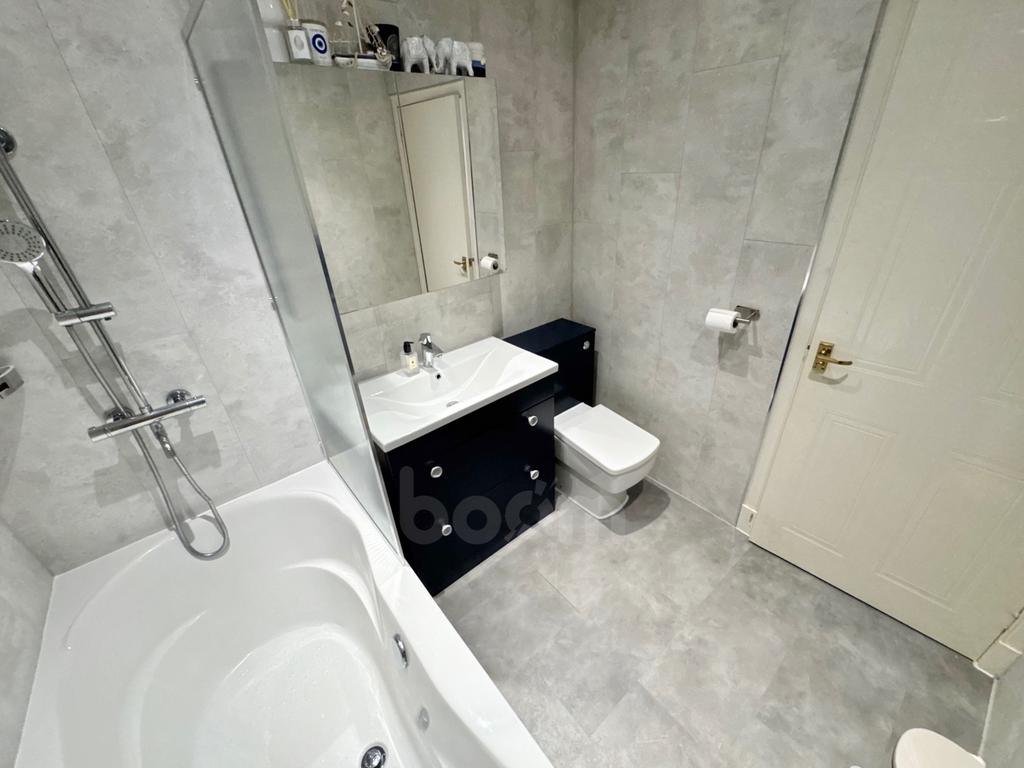 George Street, Paisley bathroom photo