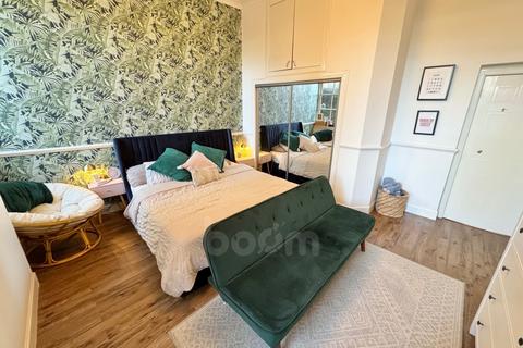 2 bedroom ground floor flat for sale, George Street, Paisley