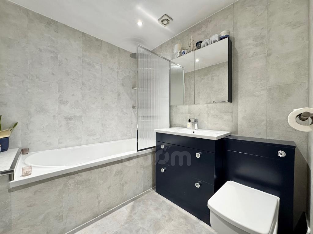 George Street, Paisley bathroom