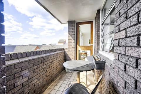 2 bedroom flat for sale, Holyport Road, Fulham, London, SW6