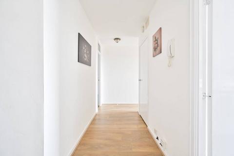 2 bedroom flat for sale, Holyport Road, Fulham, London, SW6