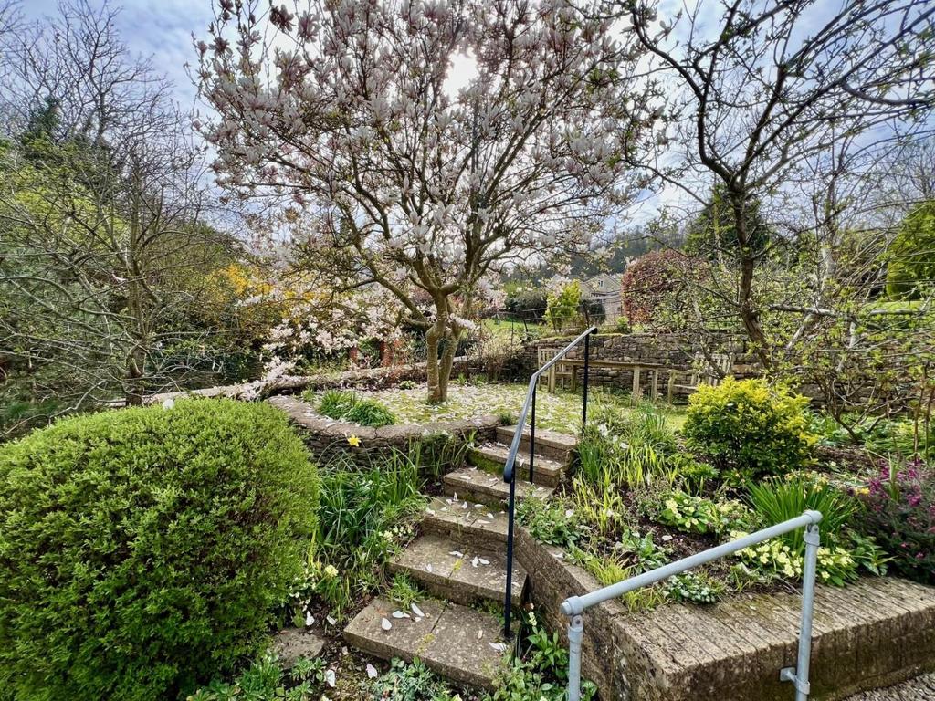 Woodside - Front Garden..jpeg