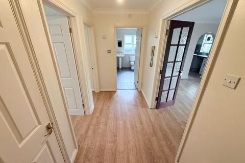 2 bedroom flat to rent, Cricketers Close, Southgate