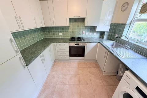 2 bedroom flat to rent, Cricketers Close, Southgate