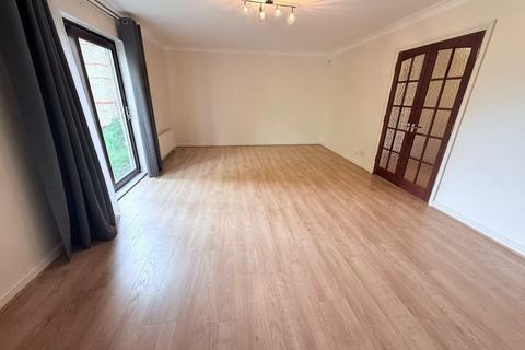 2 bedroom flat to rent, Cricketers Close, Southgate