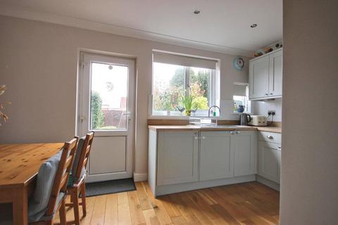 2 bedroom end of terrace house for sale, Brockenhurst Avenue, Cottingham