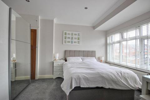 2 bedroom end of terrace house for sale, Brockenhurst Avenue, Cottingham