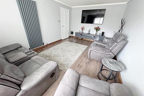 4 bedroom end of terrace house for sale, Walnut Crescent, Cleethorpes, N.E. Lincs, DN35 0RD