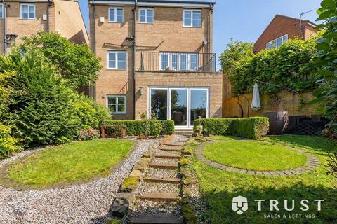 5 bedroom detached house for sale, Bream Avenue, Cleckheaton, BD19
