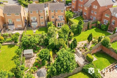 5 bedroom detached house for sale, Bream Avenue, Cleckheaton, BD19