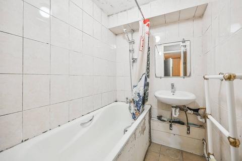 2 bedroom flat for sale, Tanners End Lane, London, N18, Edmonton, London, N18