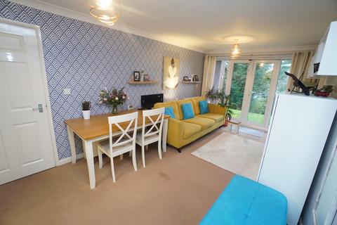 2 bedroom flat for sale, Conifer Rise, High Wycombe HP12