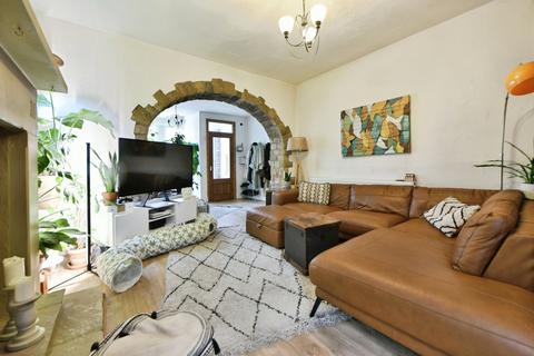 3 bedroom terraced house for sale, Milnrow Road, Oldham OL2