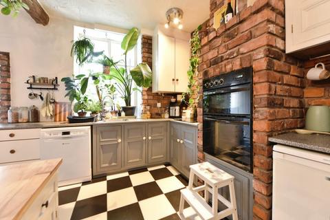 3 bedroom terraced house for sale, Milnrow Road, Oldham OL2