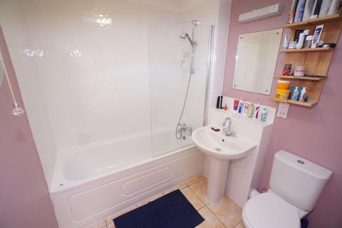 2 bedroom flat for sale, Conifer Rise, High Wycombe HP12