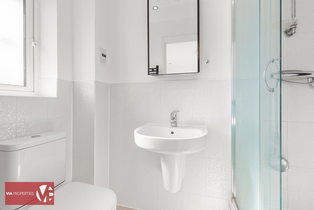 Bedroom 1 en suite