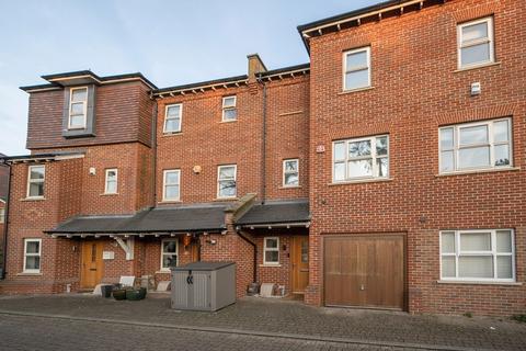 Adam Close, London, NW7