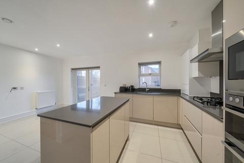 4 bedroom terraced house for sale, Adam Close, London, NW7