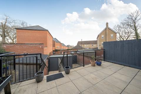 4 bedroom terraced house for sale, Adam Close, London, NW7