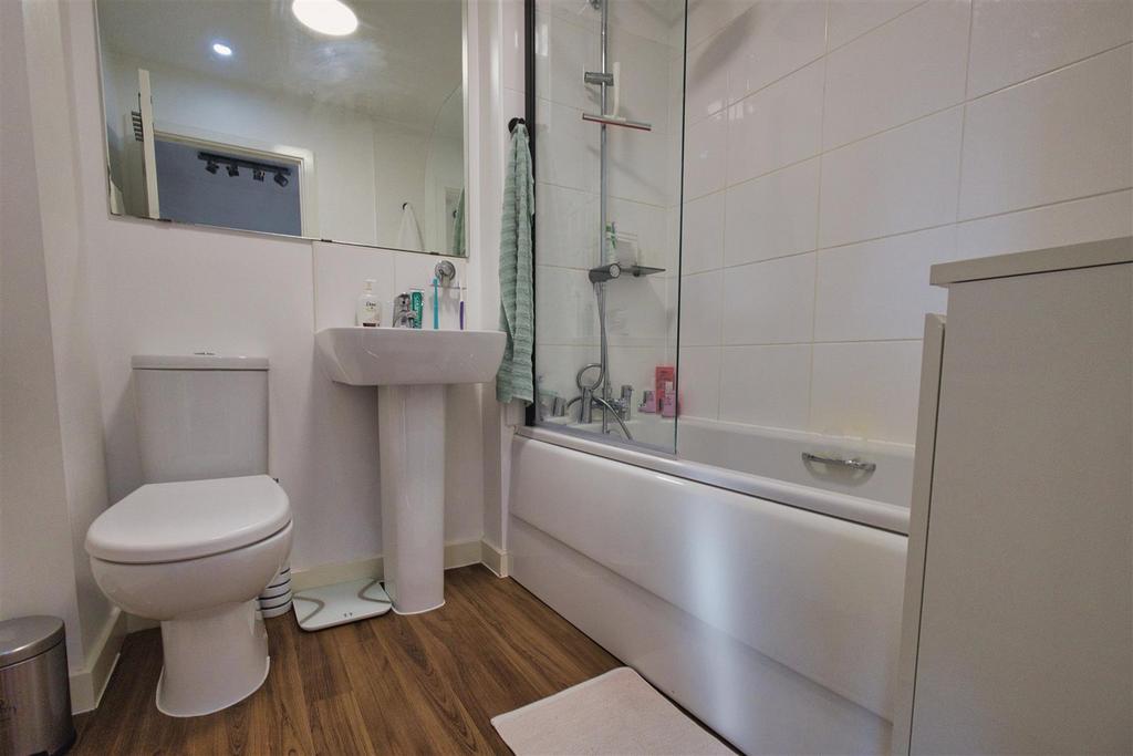 Bathroom to Side