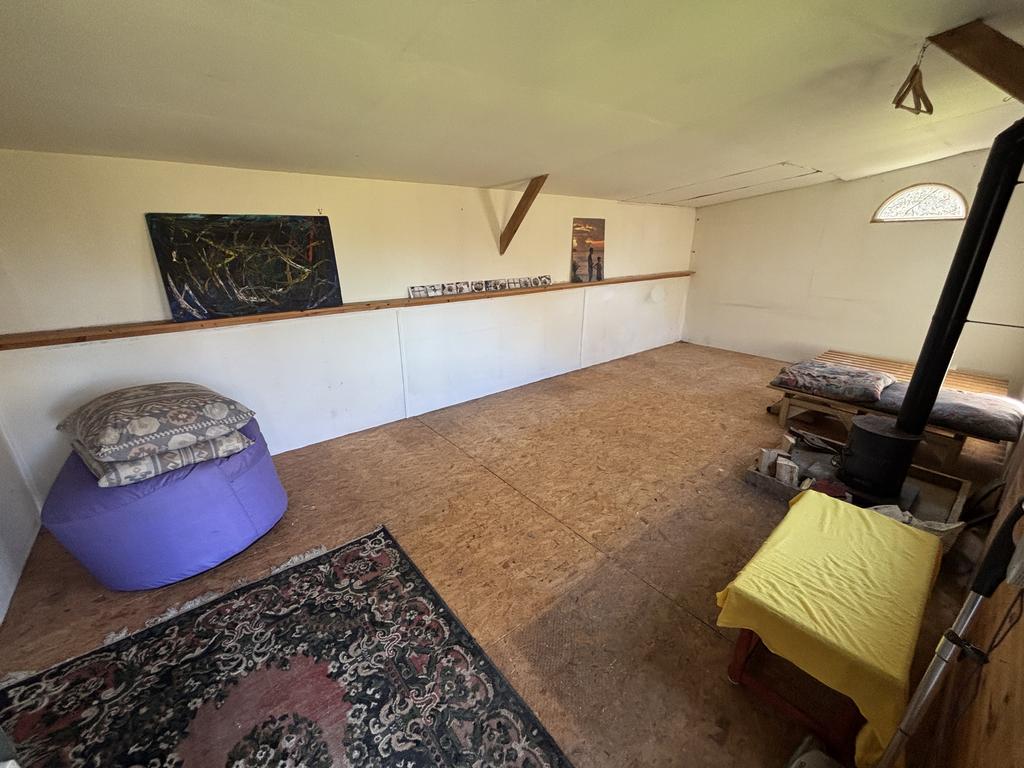 Hobby cabin (second image)