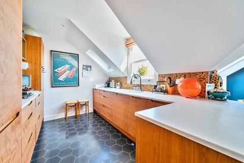 2 bedroom flat for sale, Crouch Hill, Crouch End, London, N8